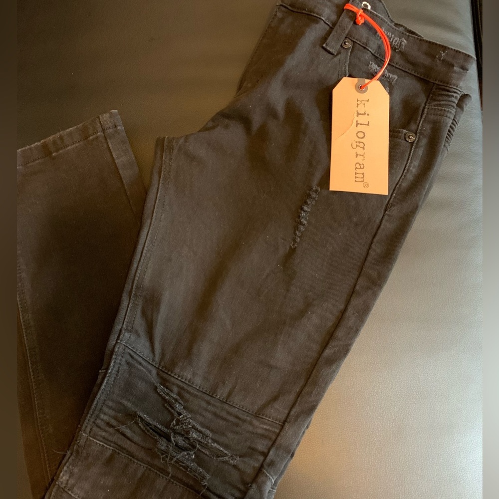 Kilogram
Denim jeans 
Jet Black 
Size:32